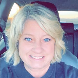 Hi! Meet your posher, Jenni!